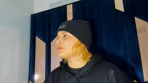 Snapshot of michell_rs chatting on September 25, 2025, 4:05 am michell_rs online show from September 25, 2025, 4:05 am