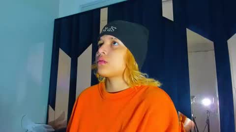 Snapshot of michell_rs chatting on October 6, 2025, 4:54 am michell_rs online show from October 6, 2025, 4:54 am