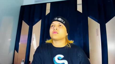 Snapshot of michell_rs chatting on October 17, 2025, 5:54 am michell_rs online show from October 17, 2025, 5:54 am