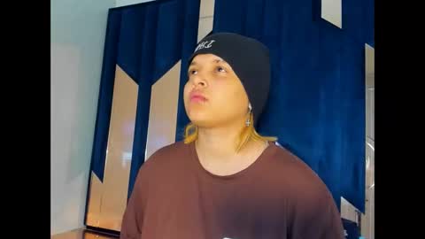 Snapshot of michell_rs chatting on November 4, 2025, 6:45 am michell_rs online show from November 4, 2025, 6:45 am