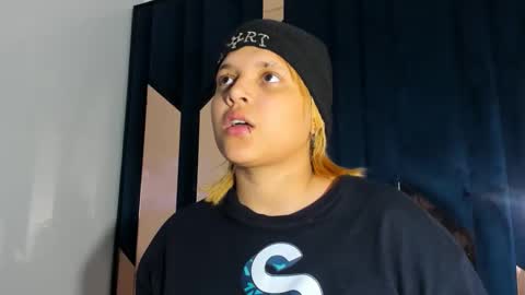 Snapshot of michell_rs chatting on December 15, 2025, 1:43 am michell_rs online show from December 15, 2025, 1:43 am