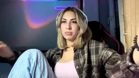 Snapshot of michellcrumpacker chatting on November 2, 2025, 5:04 pm michellcrumpacker online show from November 2, 2025, 5:04 pm