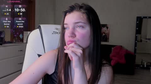 Snapshot of michelle_mir chatting on January 12, 2025, 6:05 pm Michelle online show from January 12, 2025, 6:05 pm
