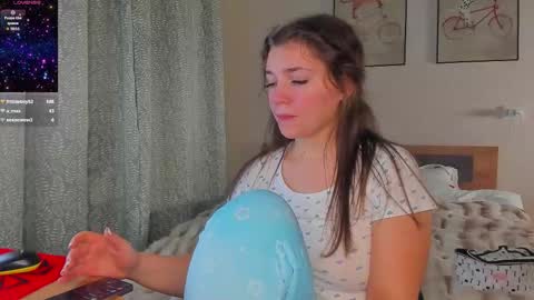 Snapshot of michelle_mir chatting on October 21, 2025, 3:46 pm Michelle online show from October 21, 2025, 3:46 pm
