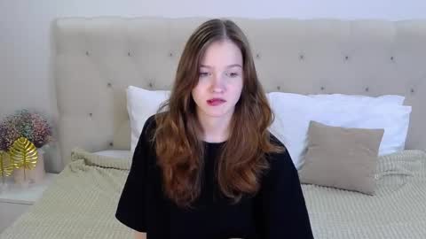 Snapshot of michelle_roux chatting on September 29, 2025, 12:43 pm Michelle online show from September 29, 2025, 12:43 pm