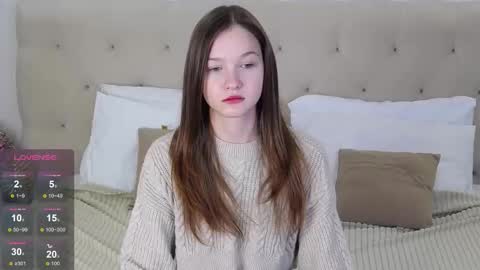 Snapshot of michelle_roux chatting on October 5, 2025, 11:41 am Michelle online show from October 5, 2025, 11:41 am