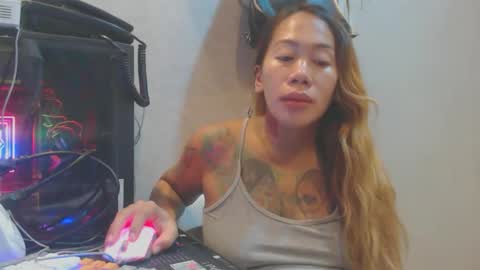 michelle_ux online show from October 28, 2025, 1:14 pm