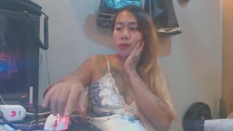 michelle_ux online show from November 25, 2025, 12:27 pm