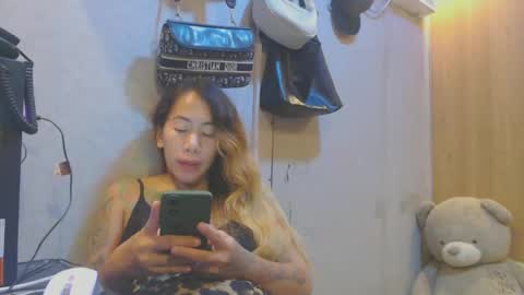 michelle_ux online show from November 28, 2025, 3:04 pm
