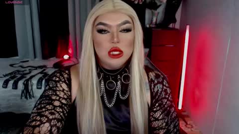 Snapshot of michellevixen921 chatting on September 26, 2025, 5:55 am Michelle online show from September 26, 2025, 5:55 am