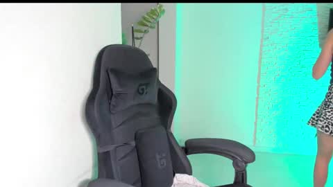 Snapshot of michelliibeautiful chatting on September 17, 2025, 3:57 pm Michellee online show from September 17, 2025, 3:57 pm