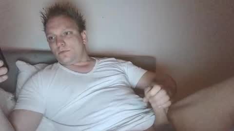 Snapshot of mickkxl chatting on December 30, 2024, 9:48 am mickkxl online show from December 30, 2024, 9:48 am