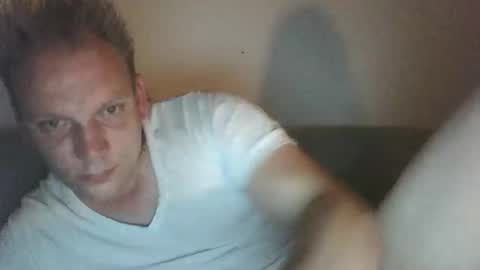 Snapshot of mickkxl chatting on October 17, 2025, 10:12 pm mickkxl online show from October 17, 2025, 10:12 pm