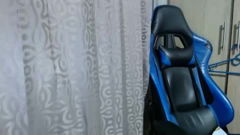 Snapshot of miculohot chatting on January 18, 2025, 2:25 am vanesa sexy online show from January 18, 2025, 2:25 am