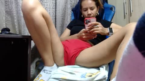 Snapshot of miculohot chatting on February 18, 2025, 12:04 am vanesa sexy online show from February 18, 2025, 12:04 am