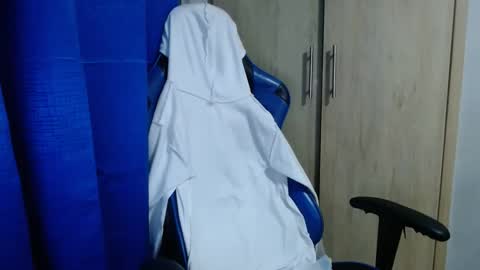 Snapshot of miculohot chatting on March 6, 2025, 12:00 am vanesa sexy online show from March 6, 2025, 12:00 am