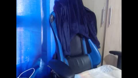 Snapshot of miculohot chatting on November 19, 2025, 12:16 pm vanesa sexy online show from November 19, 2025, 12:16 pm