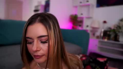 Alice online show from November 14, 2025, 7:12 pm