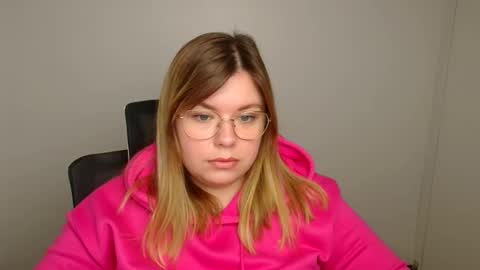 Snapshot of midnightmariana chatting on October 19, 2025, 5:19 am Mariana online show from October 19, 2025, 5:19 am