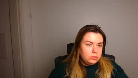 Snapshot of midnightmariana chatting on November 18, 2025, 7:02 am Mariana online show from November 18, 2025, 7:02 am