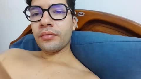 Snapshot of midoumas1 chatting on November 16, 2025, 12:22 pm Sam online show from November 16, 2025, 12:22 pm