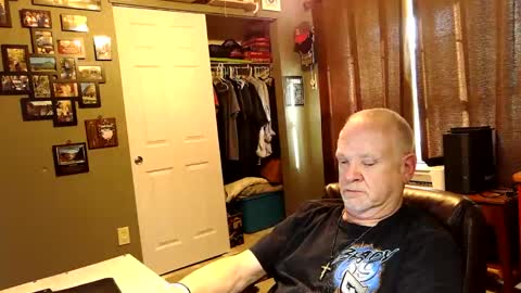 midwestdad09 online show from October 24, 2025, 9:44 pm