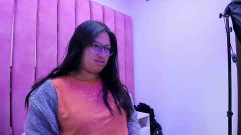 Snapshot of miha_smith chatting on November 25, 2025, 3:39 am Miha online show from November 25, 2025, 3:39 am