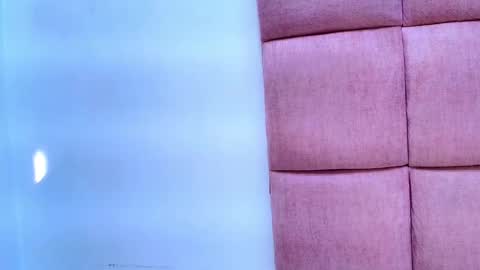 Mia  online show from September 22, 2025, 11:56 am