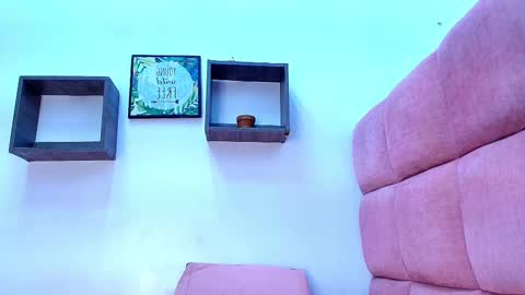 Mia  online show from October 6, 2025, 11:51 am