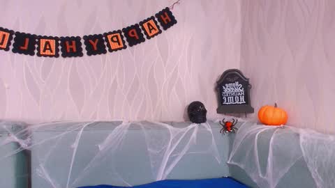 miia scoott  online show from October 28, 2025, 11:58 am