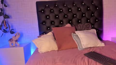 Snapshot of miia_taylor_1_ chatting on February 26, 2025, 11:15 pm Mia online show from February 26, 2025, 11:15 pm