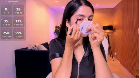 Mia online show from October 6, 2025, 11:07 am