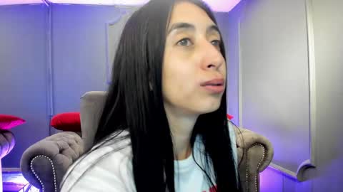 Snapshot of miilu__1 chatting on December 12, 2024, 9:40 am miilu online show from December 12, 2024, 9:40 am