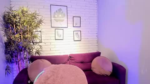 Snapshot of miilu__1 chatting on February 22, 2025, 3:34 am miilu online show from February 22, 2025, 3:34 am