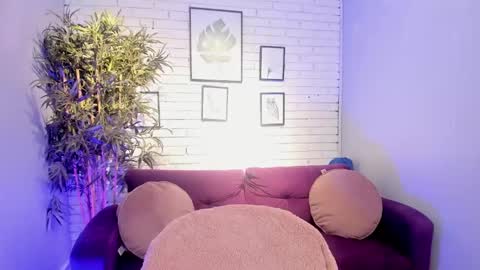 Snapshot of miilu__1 chatting on February 23, 2025, 3:24 am miilu online show from February 23, 2025, 3:24 am