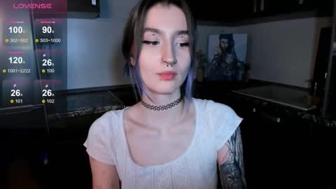 Snapshot of mika_reid chatting on October 7, 2025, 10:07 pm Mika online show from October 7, 2025, 10:07 pm