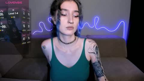 Snapshot of mika_reid chatting on November 7, 2025, 3:23 pm Mika online show from November 7, 2025, 3:23 pm