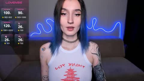 Snapshot of mika_reid chatting on November 28, 2025, 1:58 pm Mika online show from November 28, 2025, 1:58 pm