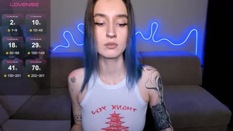 Snapshot of mika_reid chatting on December 3, 2025, 7:56 pm Mika online show from December 3, 2025, 7:56 pm