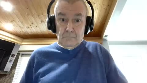 Snapshot of mike26051 chatting on November 19, 2025, 1:22 pm mike26051 online show from November 19, 2025, 1:22 pm