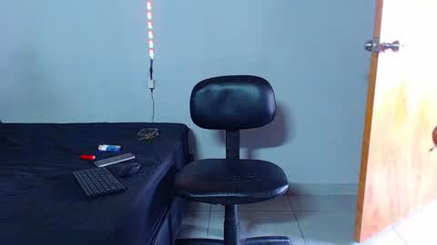 Snapshot of mike777jr chatting on October 12, 2025, 4:28 pm Mike IMDEPENDIENT MODEL online show from October 12, 2025, 4:28 pm