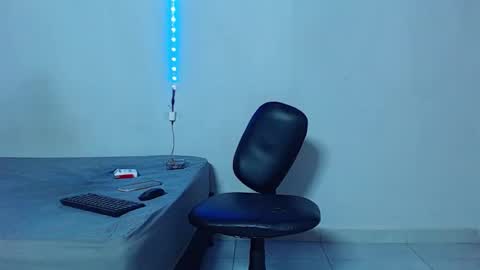 Snapshot of mike777jr chatting on November 1, 2025, 2:57 am Mike IMDEPENDIENT MODEL online show from November 1, 2025, 2:57 am