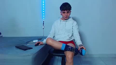 Snapshot of mike777jr chatting on November 3, 2025, 3:24 pm Mike IMDEPENDIENT MODEL online show from November 3, 2025, 3:24 pm