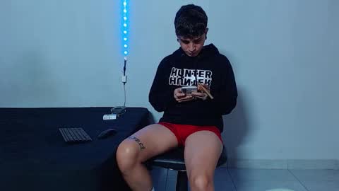 Snapshot of mike777jr chatting on November 14, 2025, 1:43 pm Mike IMDEPENDIENT MODEL online show from November 14, 2025, 1:43 pm