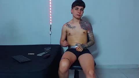 Snapshot of mike777jr chatting on November 16, 2025, 2:11 pm Mike IMDEPENDIENT MODEL online show from November 16, 2025, 2:11 pm