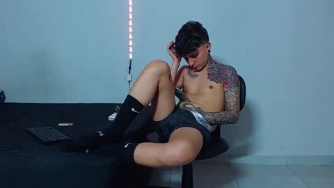 Snapshot of mike777jr chatting on November 22, 2025, 2:43 am Mike IMDEPENDIENT MODEL online show from November 22, 2025, 2:43 am