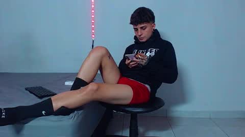 Snapshot of mike777jr chatting on December 1, 2025, 3:33 am Mike IMDEPENDIENT MODEL online show from December 1, 2025, 3:33 am