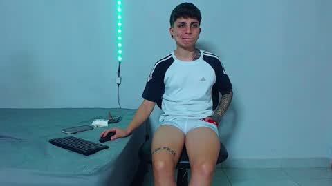 Snapshot of mike777jr chatting on December 3, 2025, 3:58 am Mike IMDEPENDIENT MODEL online show from December 3, 2025, 3:58 am