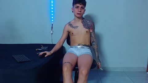 Snapshot of mike777jr chatting on December 14, 2025, 2:11 pm Mike IMDEPENDIENT MODEL online show from December 14, 2025, 2:11 pm