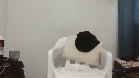 mike_leonrey22 online show from December 15, 2025, 6:23 pm